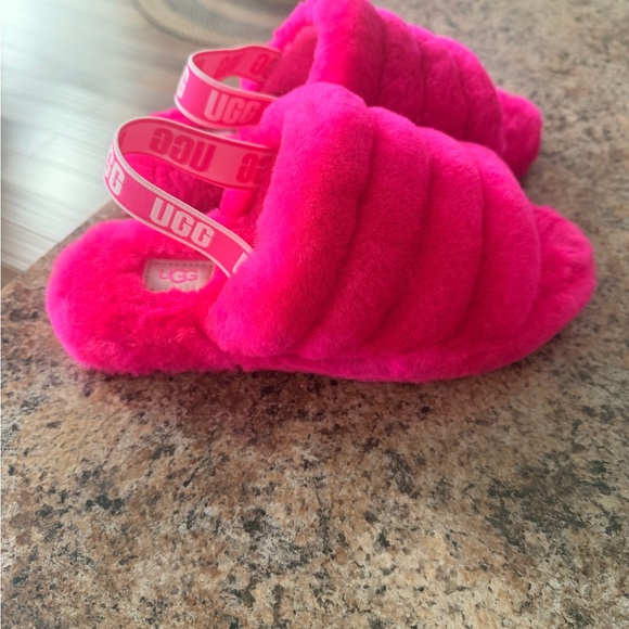 UGG Women's Vibrant Pink Fluffy Slippers - Picture 2 of 4